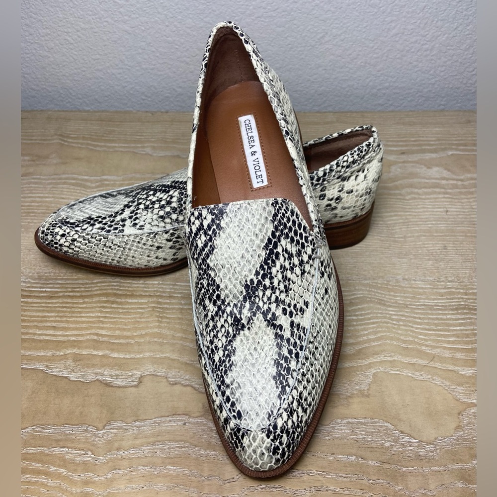 Chelsea and Violet woman multicolor loafers, snake print, size 7